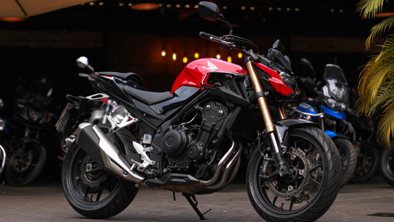 A Honda CB 500F se destaca entre as motos usadas por entregar potência bicilíndrica, conforto e excelente custo-benefício para quem busca mais desempenho sem abrir mão da economia. (Imagem: divulgação)