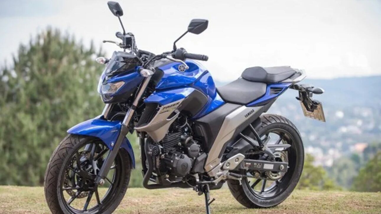 A Yamaha Fazer 250 é referência entre as motocicletas seminovas, combinando economia, versatilidade e robustez, ideal para quem procura motos confortáveis para cidade e estrada. (Imagem: divulgação)
