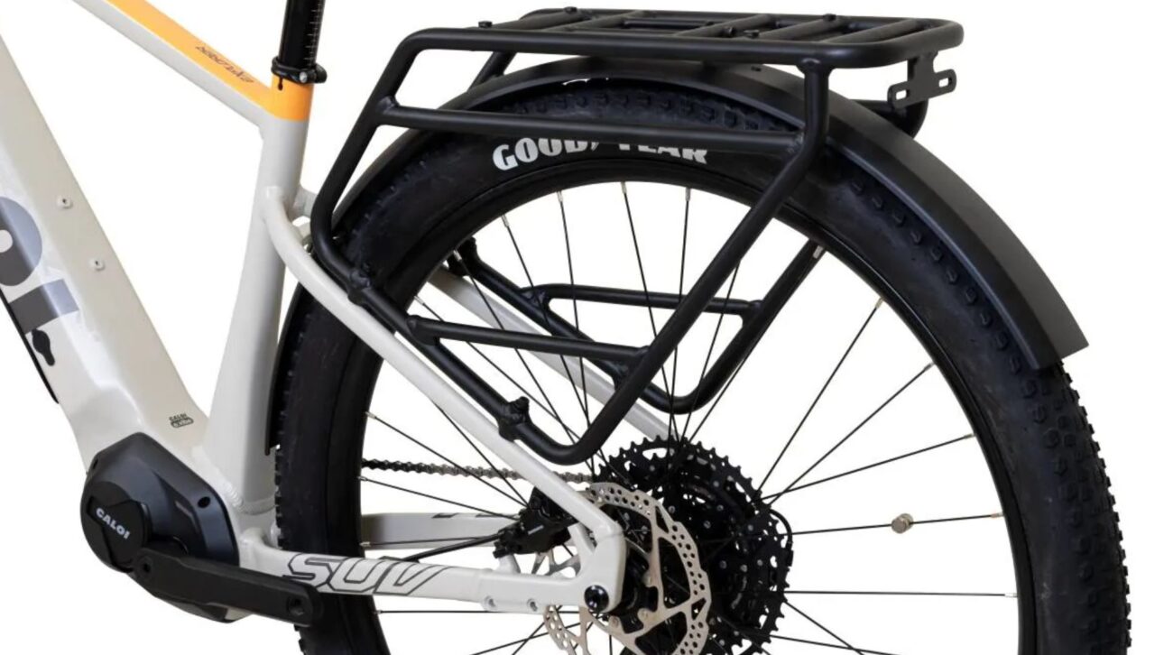 Caloi E-Vibe Explorer SUV chega ao Brasil com motor de 350W, suspensão RockShox e até 80km de autonomia. Descubra detalhes e inovações.