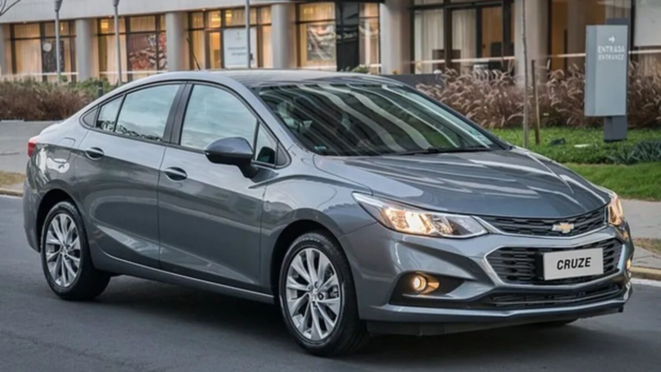 Chevrolet Cruze 1.4 Turbo mostra equilíbrio entre motor turbo potente, sedã turbo e consumo de Kwid. (Imagem: divulgação)
