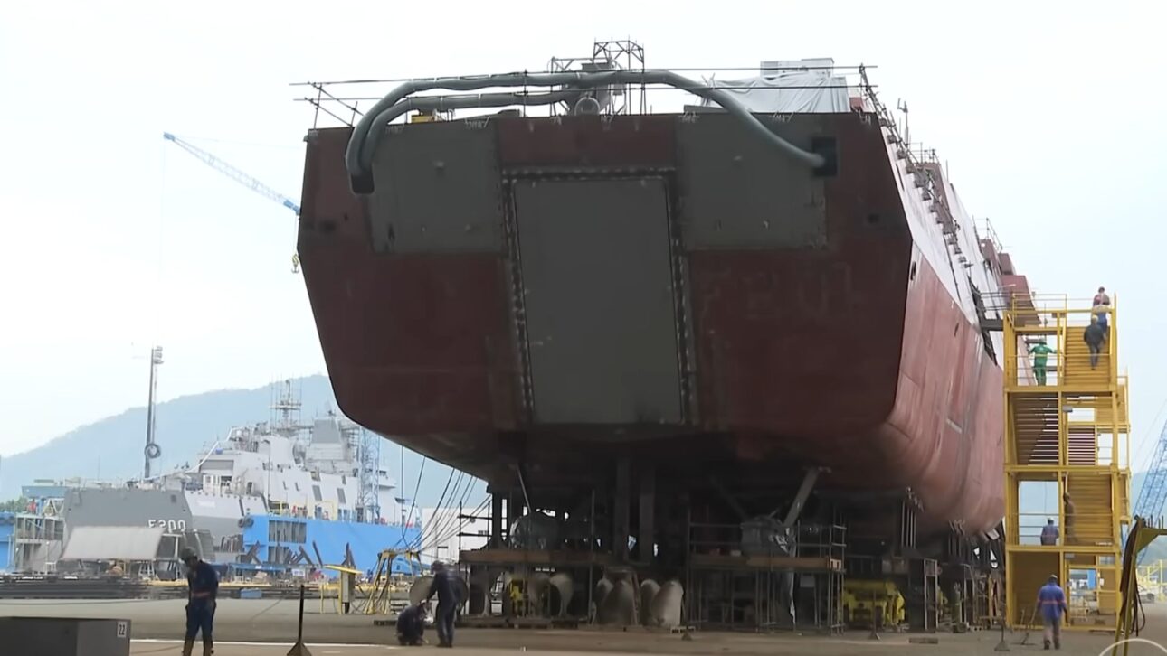 Conheça a Fragata Tamandaré, navio de defesa mais moderno do Brasil, equipada com tecnologia furtiva e soluções digitais de última geração.