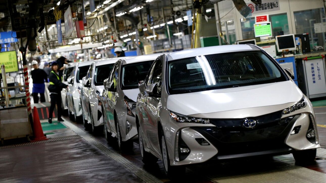Linha de montagem na fábrica da Toyota em Indaiatuba, onde o Corolla foi produzido por 27 anos; fechamento marca transição para Sorocaba e novos modelos como Yaris Cross e Hiace. (Imagem: divulgação)