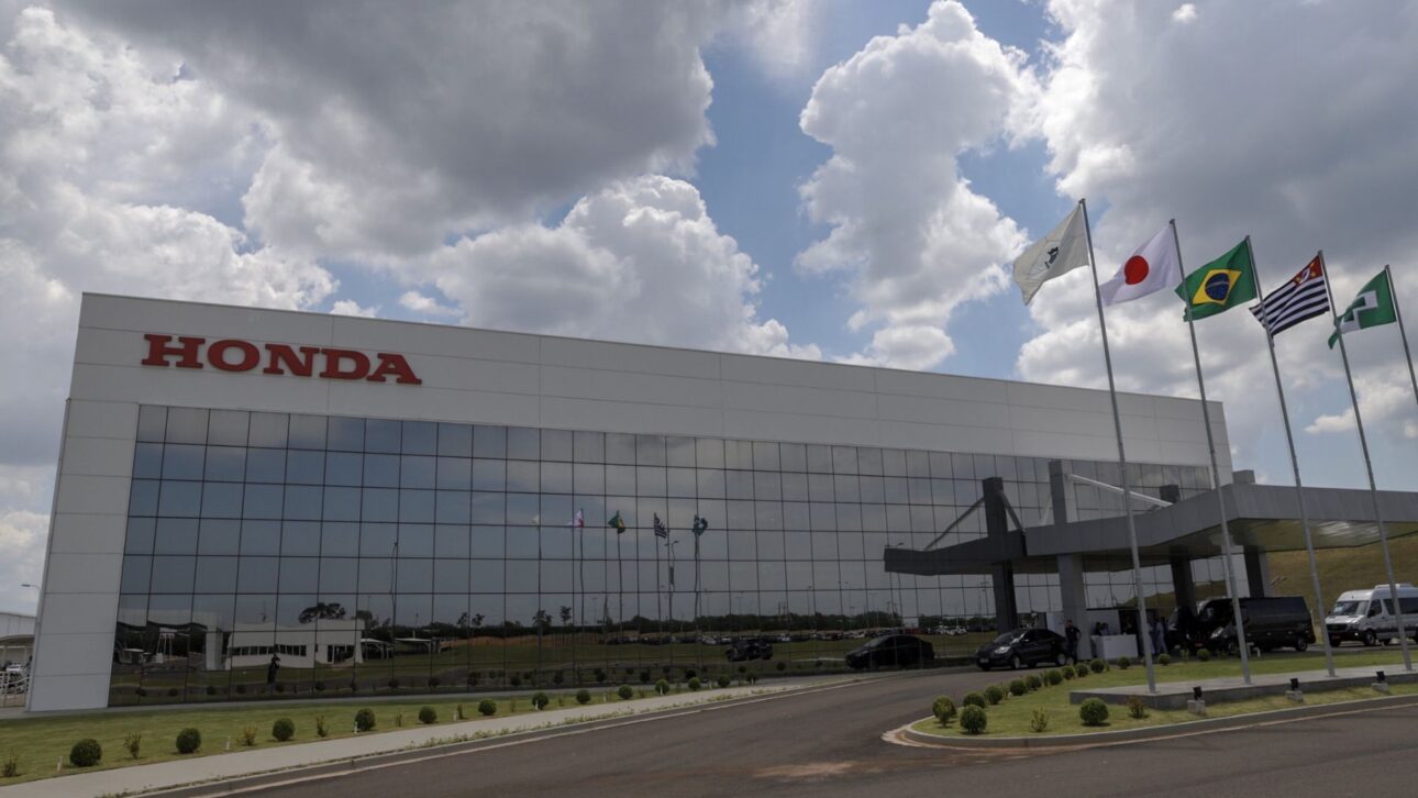 Honda se prepara para nova era na produção de veículos no Brasil e inicia contratações para segundo turno em suas fábricas, com foco no novo SUV com motor 1.5 e versão híbrida e:HEV 4 Honda anuncia 350 vagas em suas fábricas no interior de SP e prepara lançamento do novo WR-V híbrido com motor 1.5 flex. Confira os detalhes.