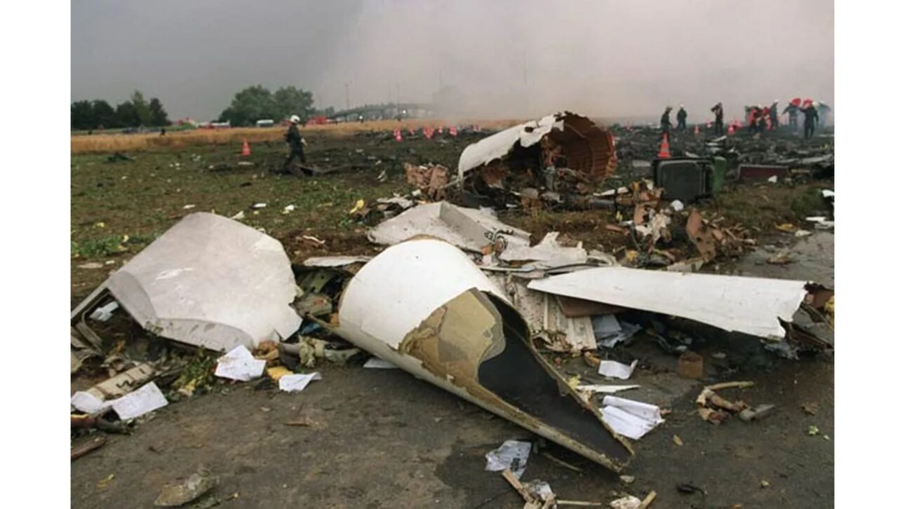 Pedaços do Concorde após o acidente. (Imagem: AFP)