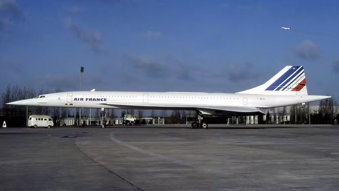 Descubra como uma peça de metal causou o desastre do Concorde, encerrando os voos supersônicos e mudando a segurança na aviação mundial. (Imagem: Michel Gilliand/Wikimedia Commons)