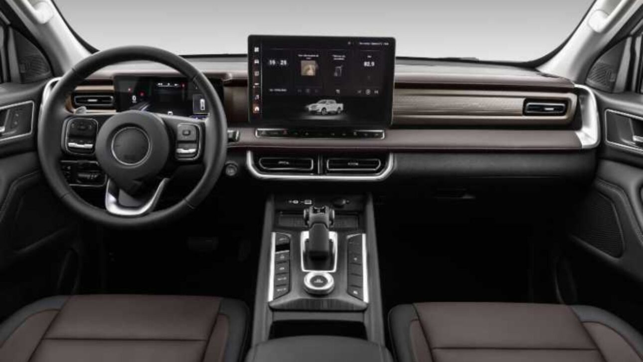 GWM Poer P30 estreia no Brasil com motor 2.4 turbodiesel, câmbio de 9 marchas e diferenciais frente a Hilux e Ranger.