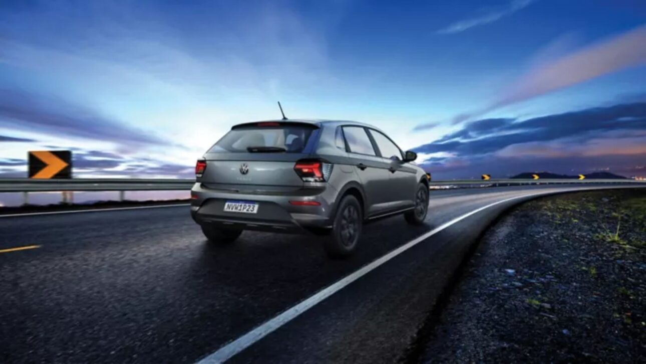 Polo Track conquista o Brasil com motor 1.0, baixo consumo, porta-malas amplo e destaque em vendas; conheça detalhes do hatch da Volkswagen.