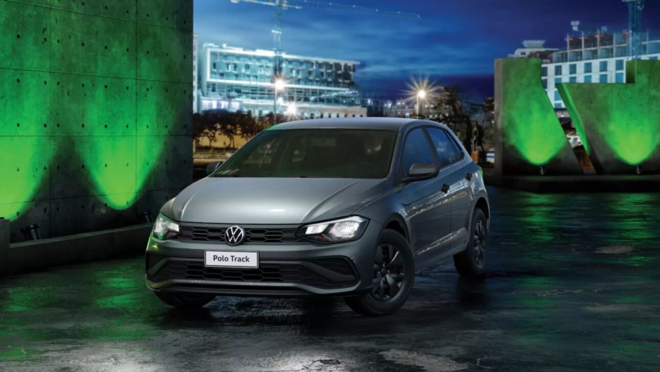 Polo Track conquista o Brasil com motor 1.0, baixo consumo, porta-malas amplo e destaque em vendas; conheça detalhes do hatch da Volkswagen.
