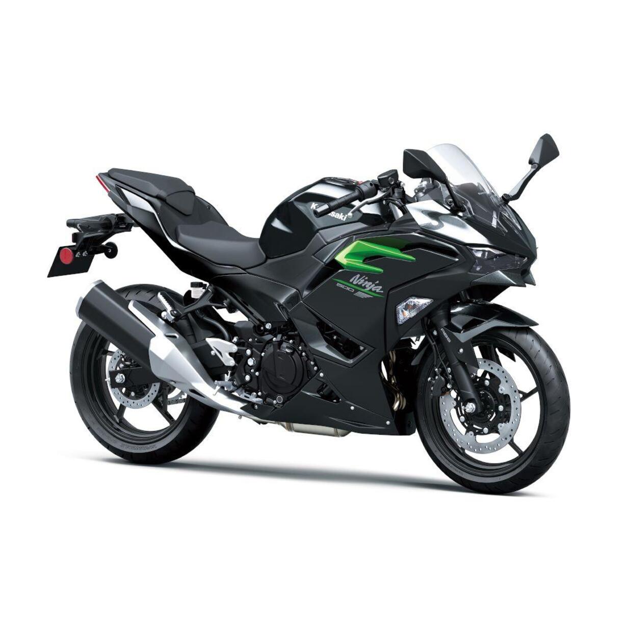 A Kawasaki Ninja 500 oferece estilo agressivo, tecnologia e segurança. Veja mais informações sobre seu motor e desempenho.