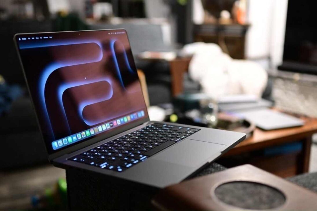 MacBook com chip de iPhone? Novo modelo barato pode chegar em 2026 para ser o mais vendido