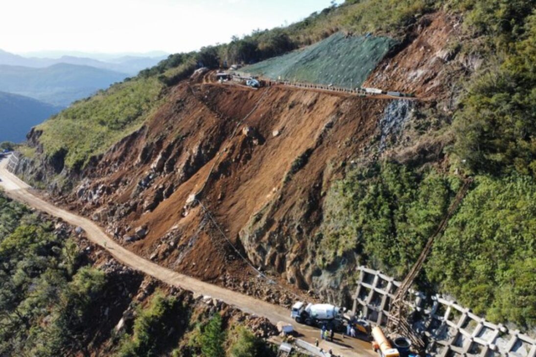 Mega obra na BR-285 'ganha vida': construção histórica na Serra da Rocinha avança e muda realidade da região Sul