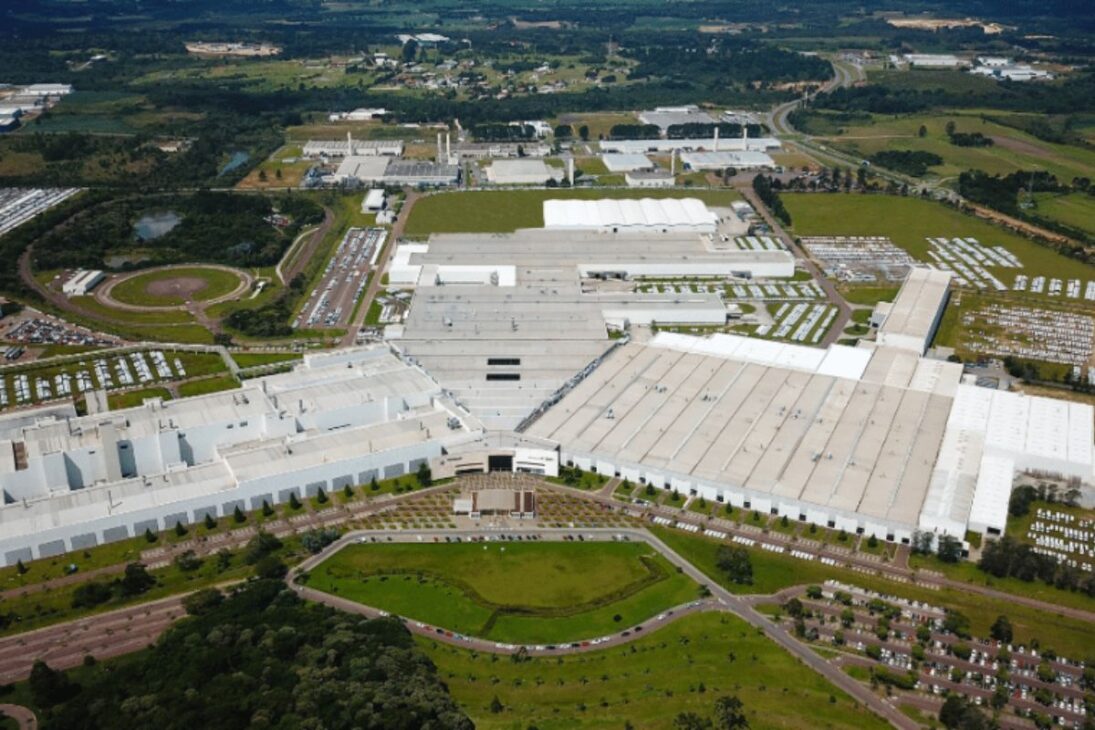 Montadora de automóveis no Brasil tem o carro mais vendido do país há 4 anos e supera suas rivais VW e GM com folga