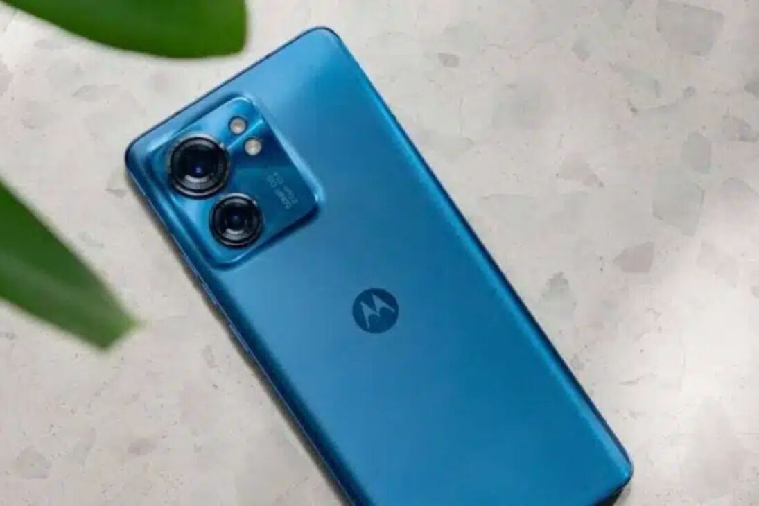 Moto G15 chega com tela HD+, bateria de 5.000 mAh e preço abaixo de R$ 1.000