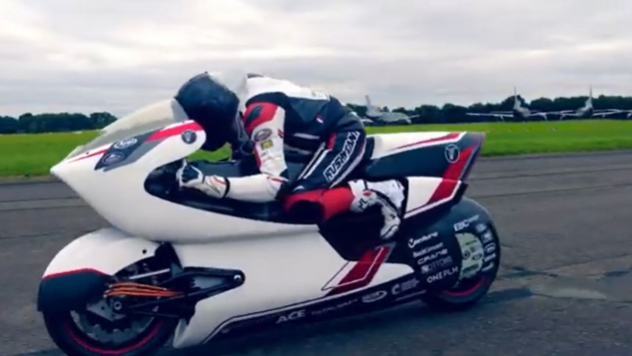 Moto elétrica britânica quer bater os 400 km/h e ser a mais rápida do mundo!