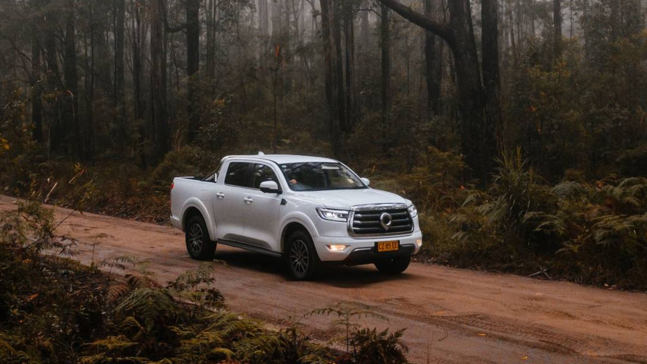 Produzida no Brasil, a GWM Poer une a força de um motor híbrido de 408 cv à estratégia de um preço competitivo para revolucionar o segmento de picapes. Imagem: GWM