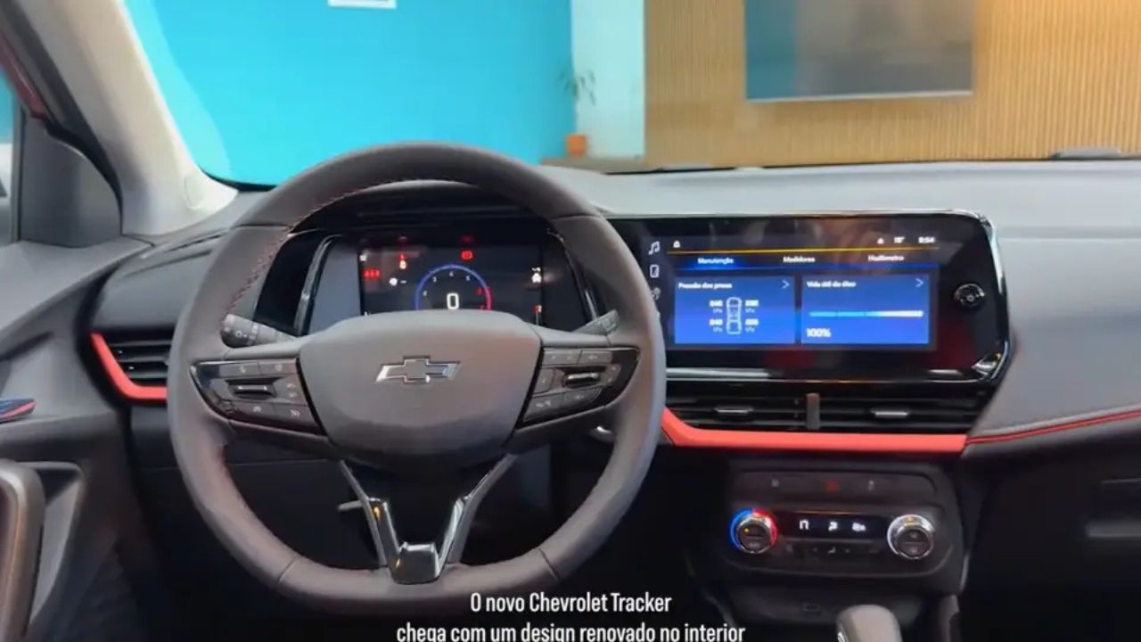 O novo Tracker revoluciona a cabine com um painel digital que integra duas telas (11" e 8") e acabamento mais sofisticad. Imagem: Divulgação Chevrolet.