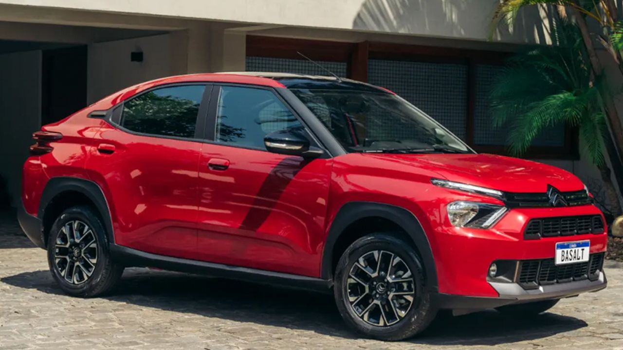 O novo Citroën Basalt Shine Turbo combina estilo, desempenho e tecnologia com motor 1.0 turbo e câmbio CVT de 7 marchas.