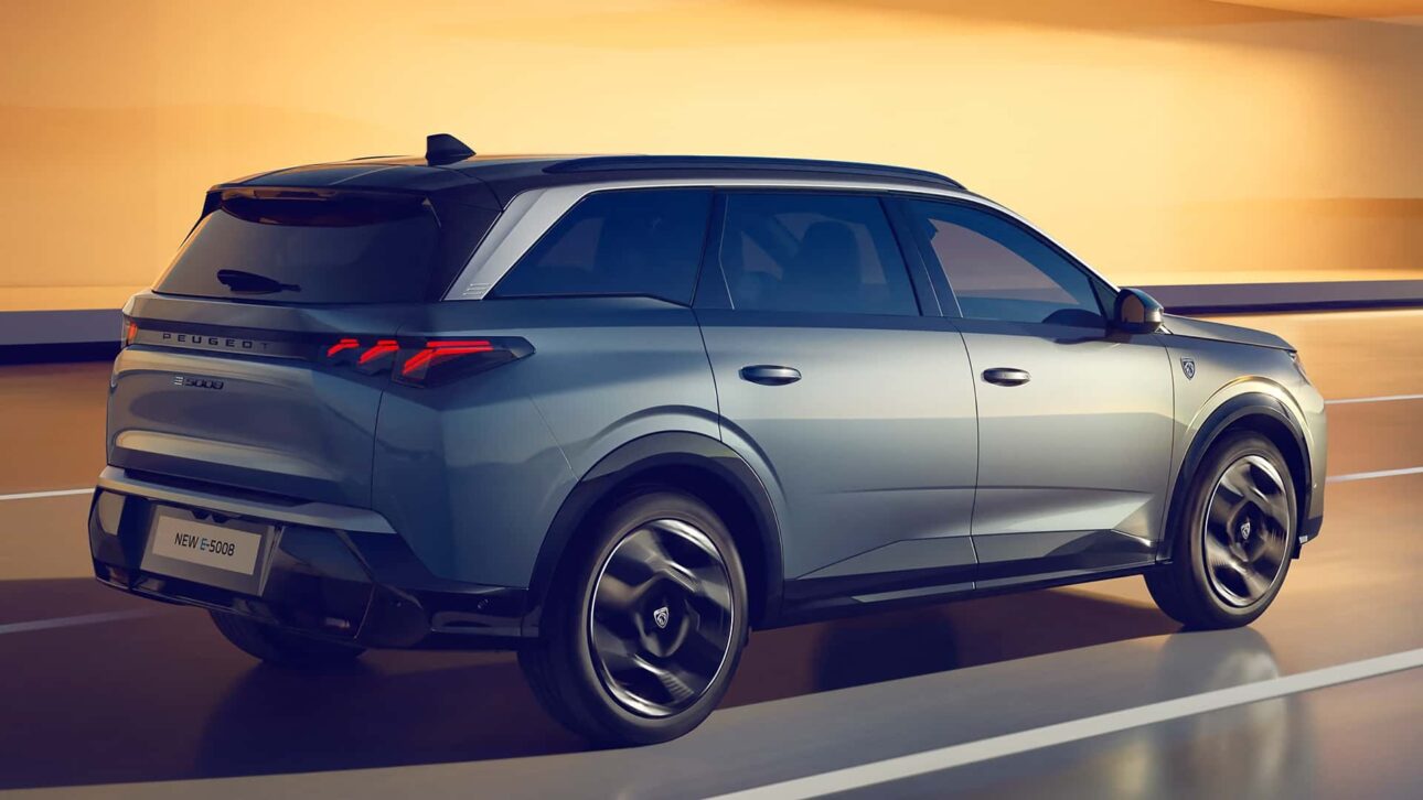 Novo SUV de 7 lugares da Stellantis chega ao mercado automotivo com dois motores, 325 cavalos e quatro modos de condução