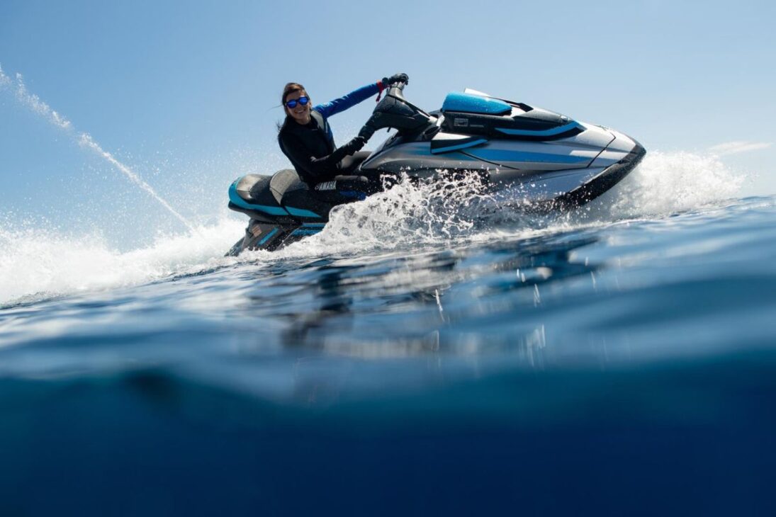 O Jet Ski da Yamaha tem motor de 200 cavalos, atinge 101 km/h de velocidade máxima e cilindrada de 1.812cc