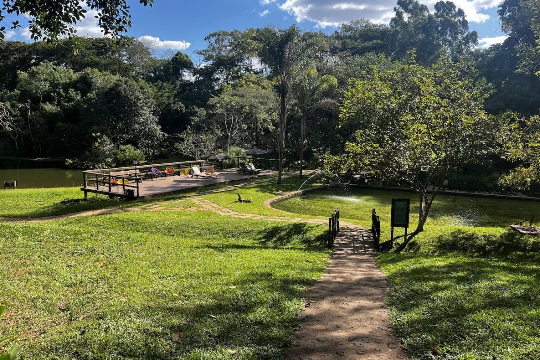 O maior hotel fazenda do Brasil tem 300 hectares de área e mais de 200 espécies de pássaros catalogadas