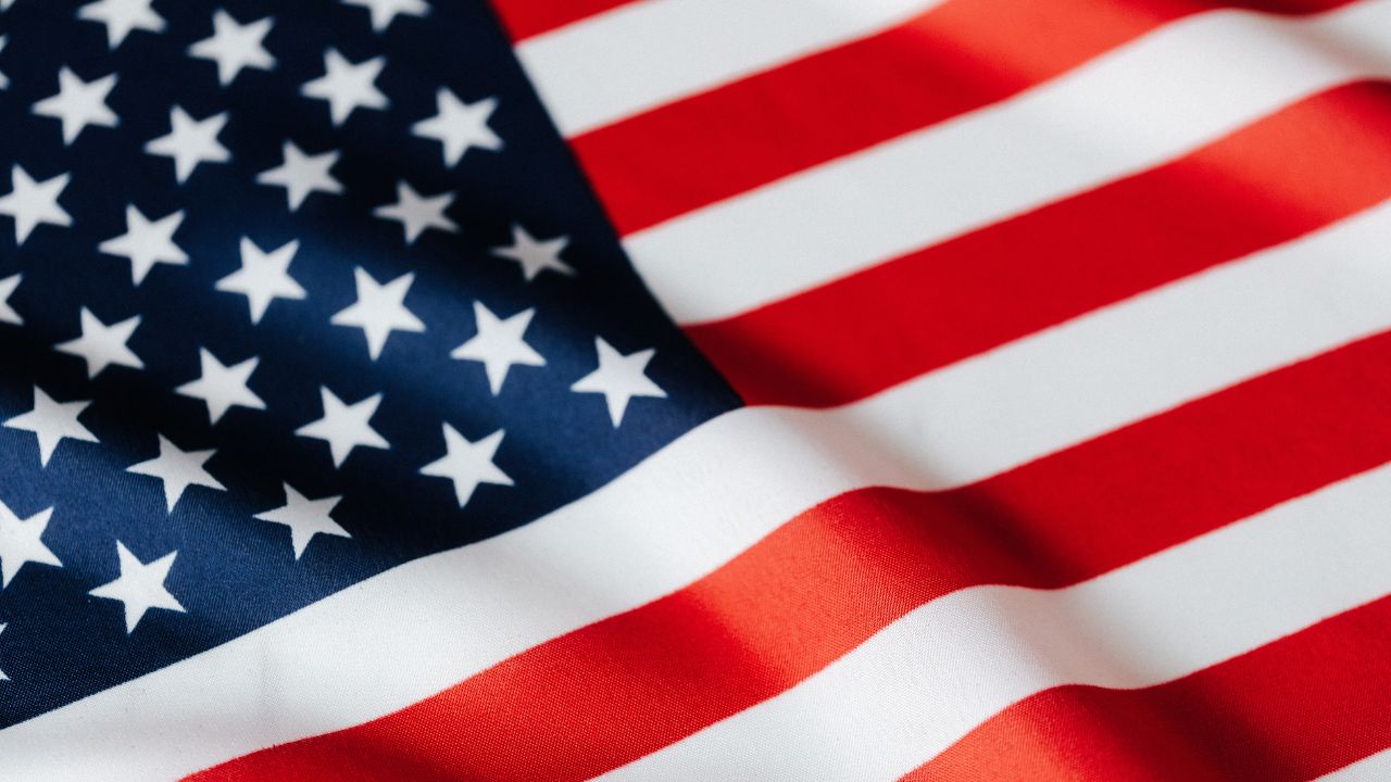 Declaração polêmica reacende tensão entre os Estados Unidos e países que ainda negociam petróleo com a Rússia.