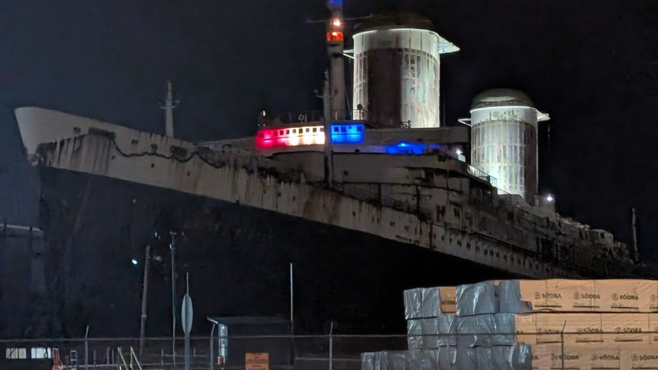 O histórico barco S.S. United States será afundado em novembro de 2025 na Flórida para se tornar o maior recife de coral artificial do mundo e impulsionar o turismo de mergulho.