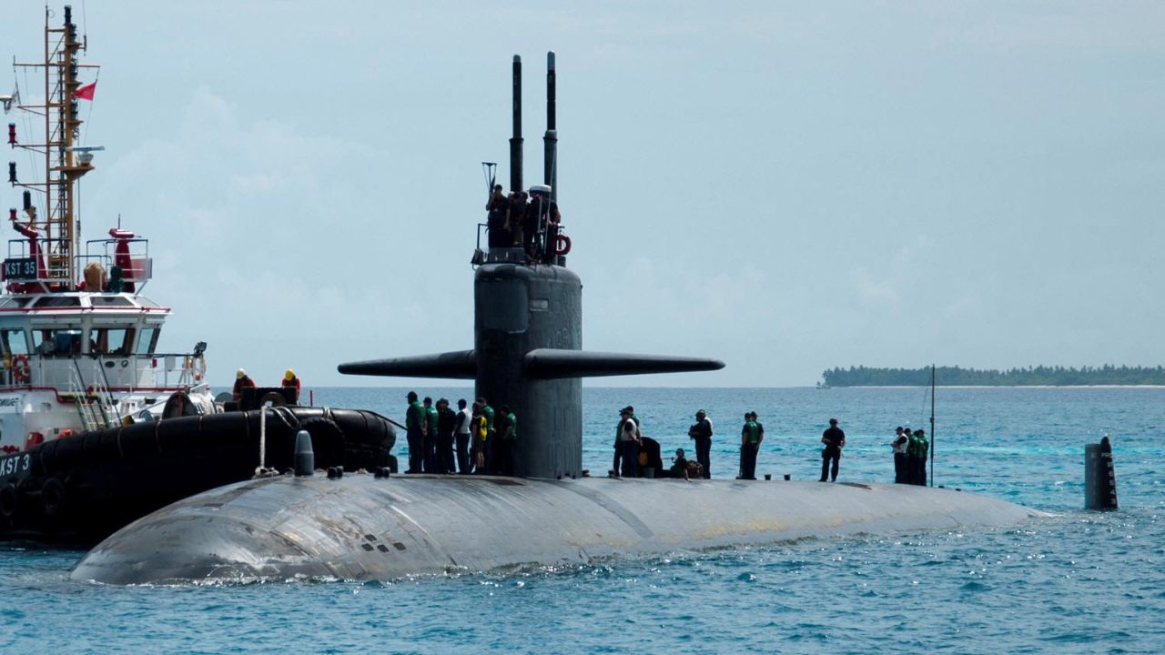 Cerimônia nos EUA marca fim das operações do USS Helena, submarino nuclear que operou em missões estratégicas por quase quatro décadas.