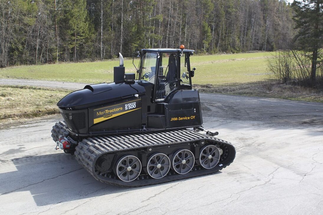 Trator pesado MeriCrusher MT‑700 tem 22,5 toneladas, traciona 18 t e opera onde 'máquinas comuns' nem chegam perto