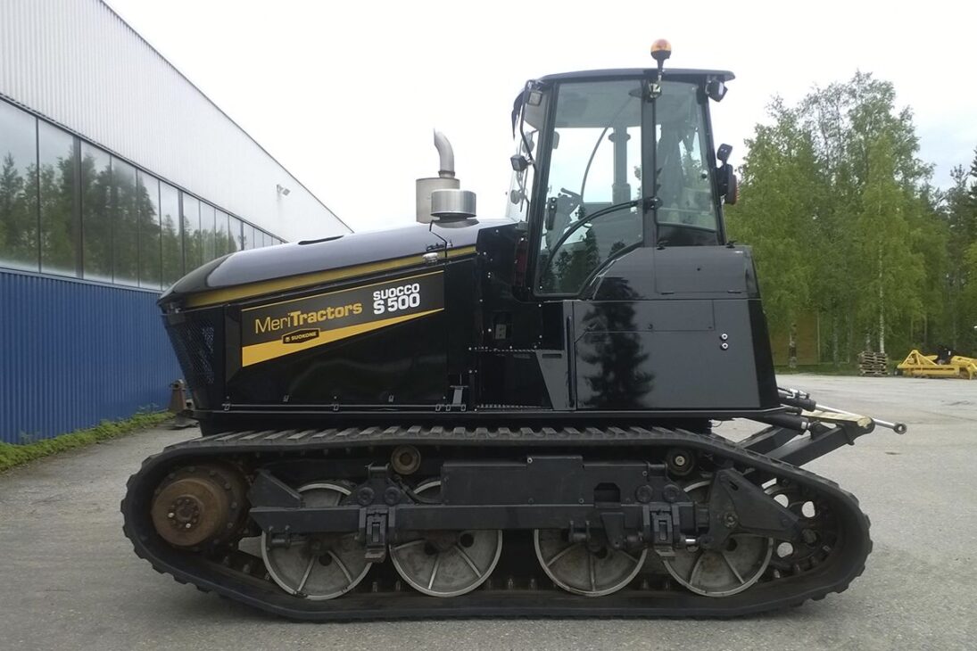 Trator pesado MeriCrusher MT‑700 tem 22,5 toneladas, traciona 18 t e opera onde 'máquinas comuns' nem chegam perto