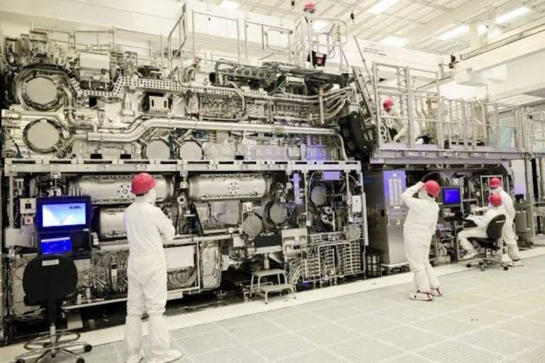 Uma única máquina da ASML, avaliada em US$ 400 milhões, controla a produção dos chips mais avançados do mundo