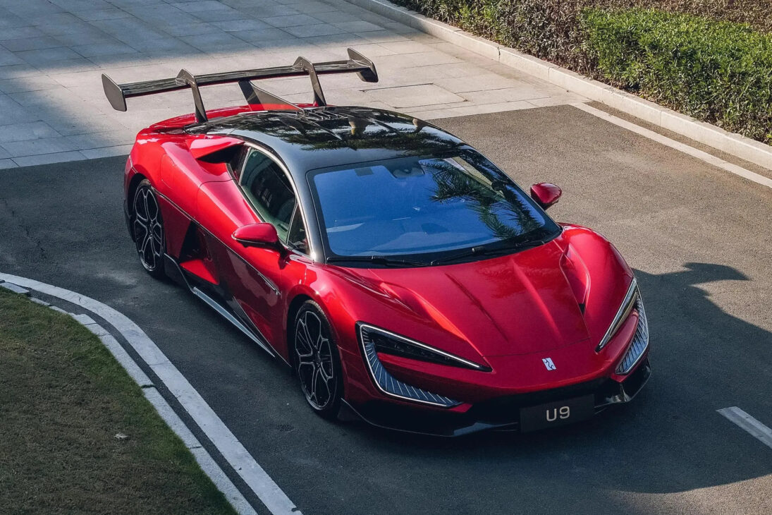 Saiba mais sobre os modelos Yangwang U8 e U9, que prometem redefinir os conceito de luxo e velocidade em veículos elétricos.