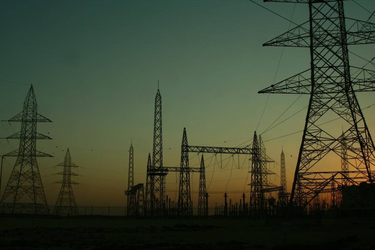 Aneel aciona bandeira vermelha 2 em agosto, a mais cara da conta de luz. Energia terá adicional de R$ 7,87 a cada 100 kWh consumidos.