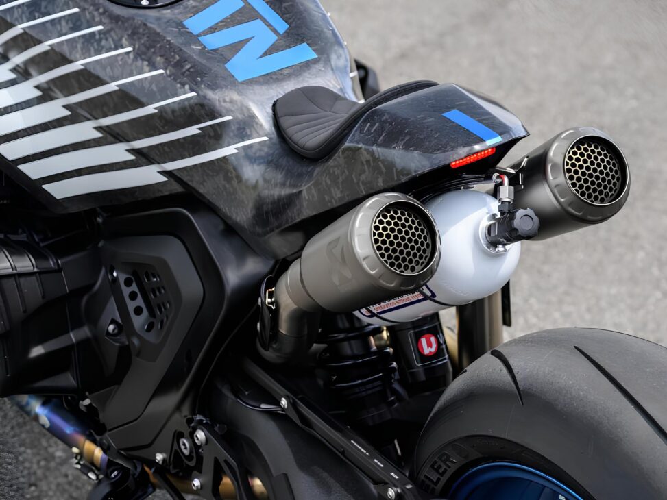 Com 1.300 cilindradas, torque máximo a 6.500 giros, BMW cria a única moto com injeção de nitro e fibra de carbono do mundo - conheça a R 1300 R Titan