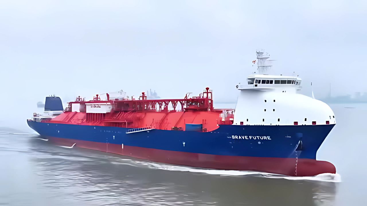 Braskem anuncia o navio Brave Future, com motor bicombustível a óleo e etanol, para reforçar sua logística entre Brasil, EUA e México.