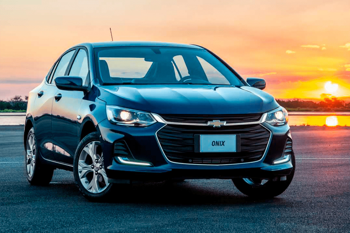 Chevrolet Onix volta a ter potência reduzida no motor 1.0 turbo, que agora entrega 115 cv. O motivo da mudança e impactos para o consumidor.