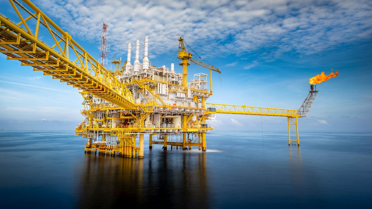 ExxonMobil revela nova reserva de gás natural em Chipre, reforçando a presença energética na região. Descoberta no poço Pegasus-1 poderá impulsionar o setor.