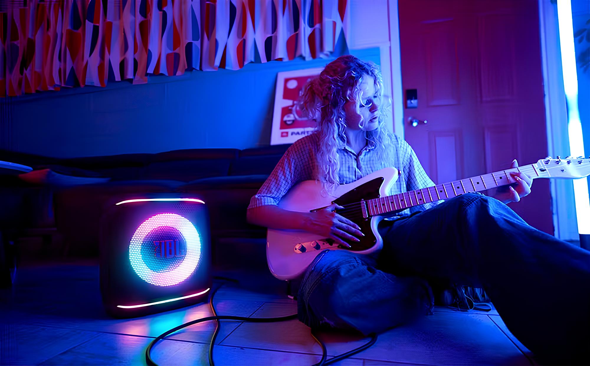 Nova JBL PartyBox Encore 2 impressiona com 100W de potência, microfone sem fio e até 15h de bateria