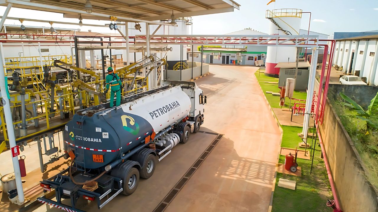 Petrobahia registra crescimento de 16% na venda de diesel marítimo em 2024, impulsionada por melhorias logísticas e expansão no setor de transporte no Nordeste.