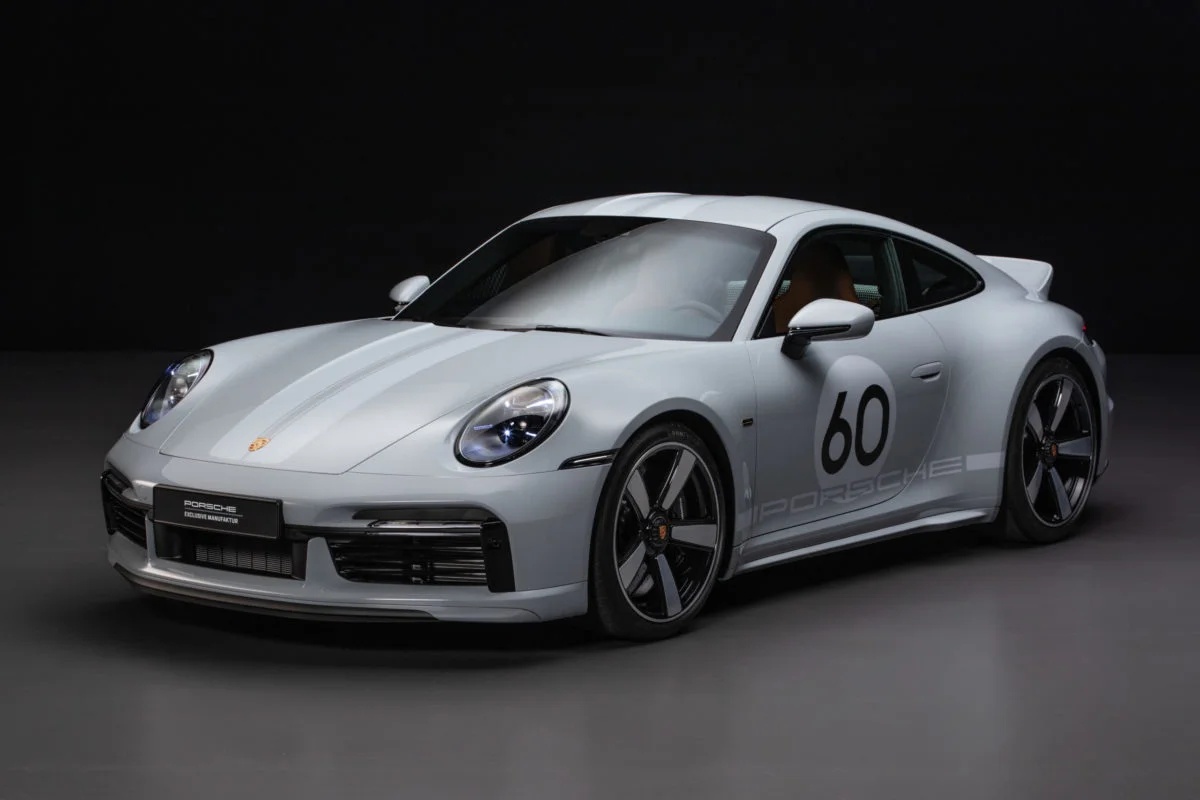 Ícone de luxo e velocidade: o Porsche 911 alcança vendas impressionantes no Brasil. Entenda o fenômeno que coloca o país no pódio global!