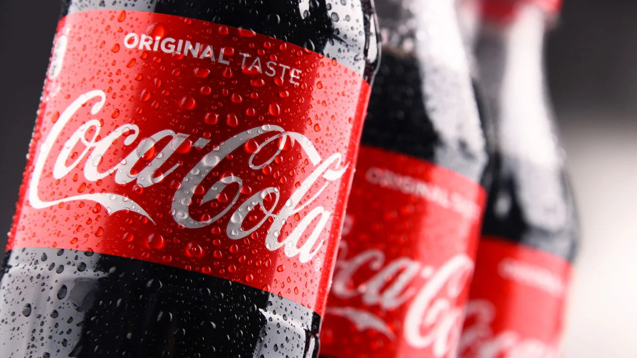 A gigante das bebidas anuncia versão com cana-de-açúcar para seu refrigerante icônico, curiosamente, surge a pouco tempo por Donald Trump.