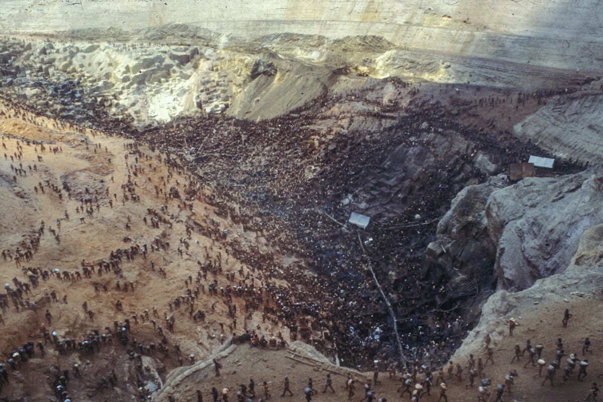 serra pelada a incrível história do formigueiro humano que cavou a maior mina de ouro a céu aberto do mundo