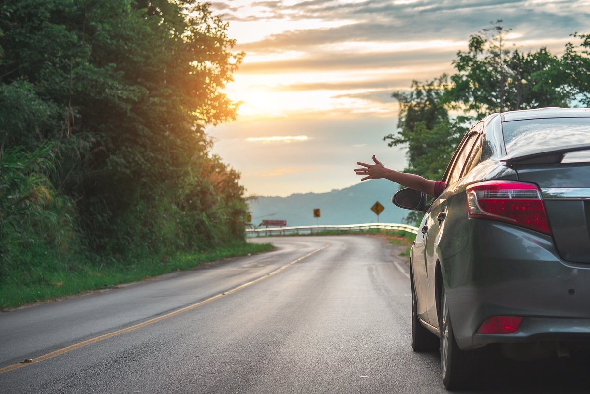 Na hora fazer a viagem de carro, as malas e dar partida, você sabe o que levar para evitar perrengues e aproveitar cada quilômetro?