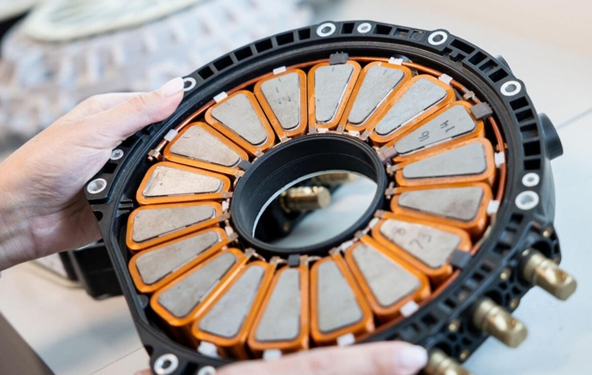 Este pequeno motor para carros elétricos quebra todos os recordes: tem 738 cavalos e pesa somente 13,1 kg