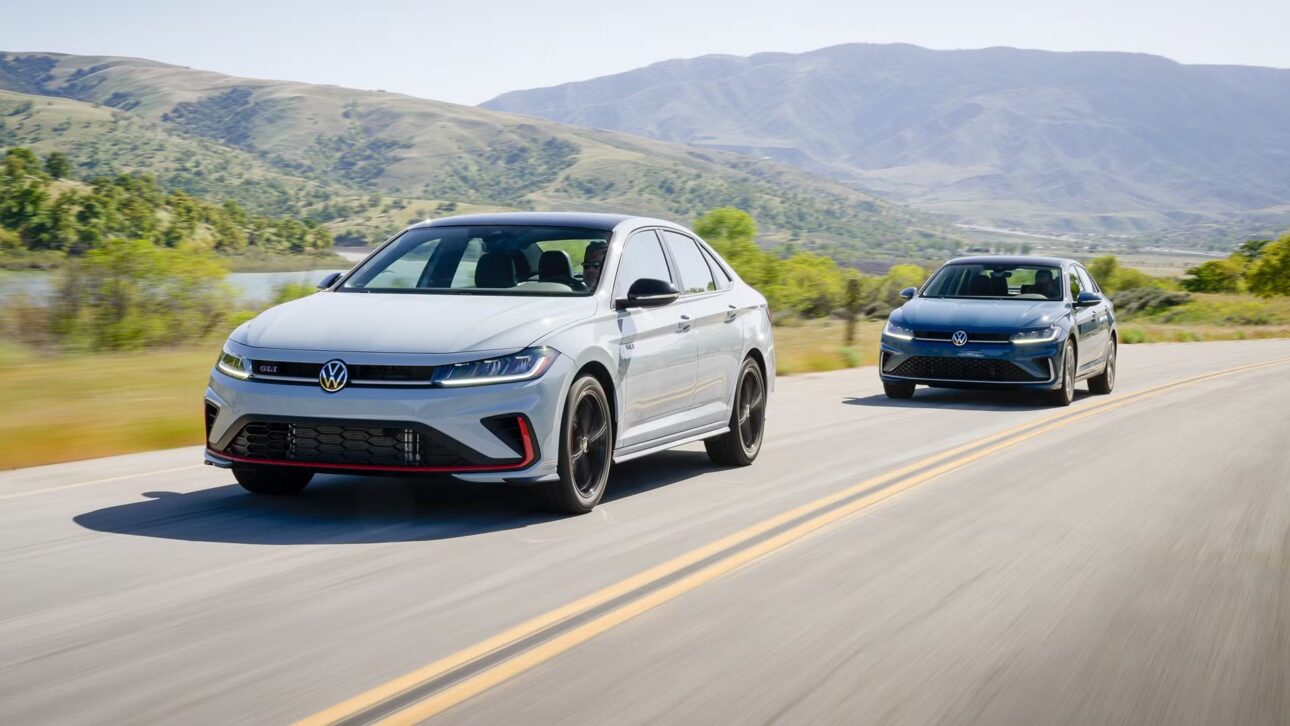 A montadora alemã trará de volta ícones como o Golf GTI e o Jetta GLI, além de um importante reforço para a linha SUV, o Taos. Saiba mais.