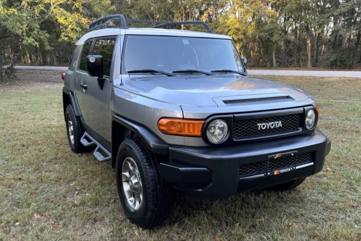 2 SUVs usados da Toyota mantêm reputação de robustez, mas consumo elevado de um deles exige perfil de comprador específico