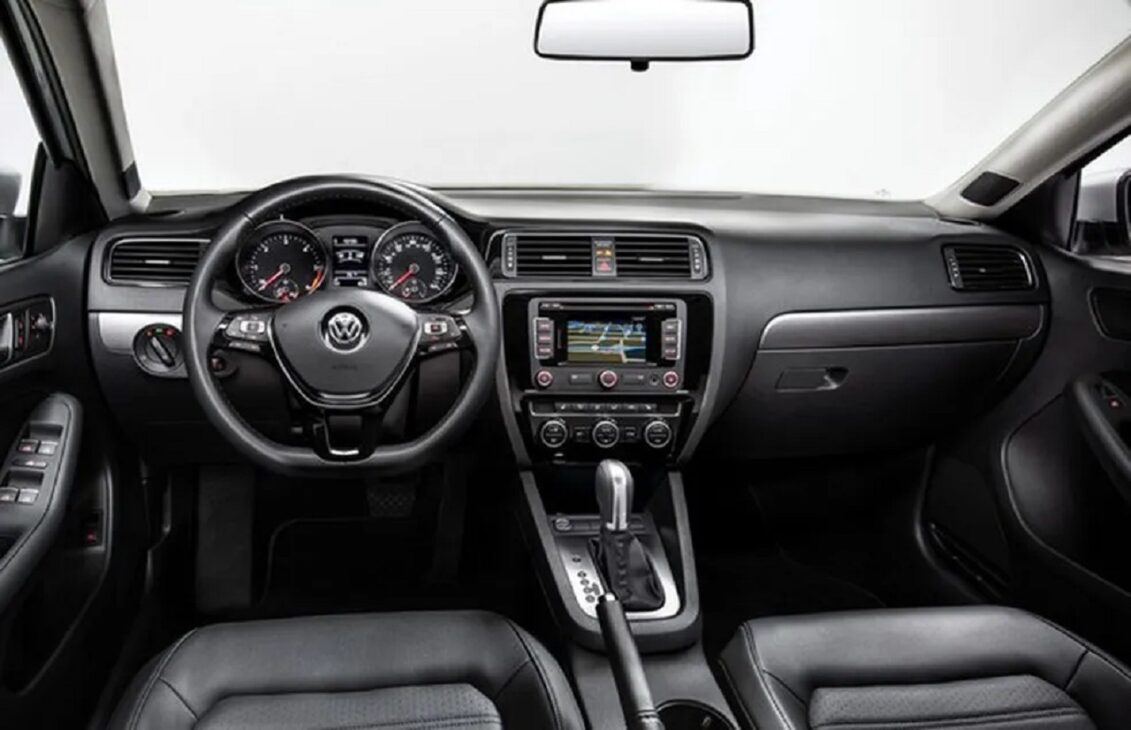 Por R$ 58 mil, Volkswagen Jetta Comfortline 1.4 TSI 2015: sedã turbo e mais barato que um Chevrolet Onix RS 0 km