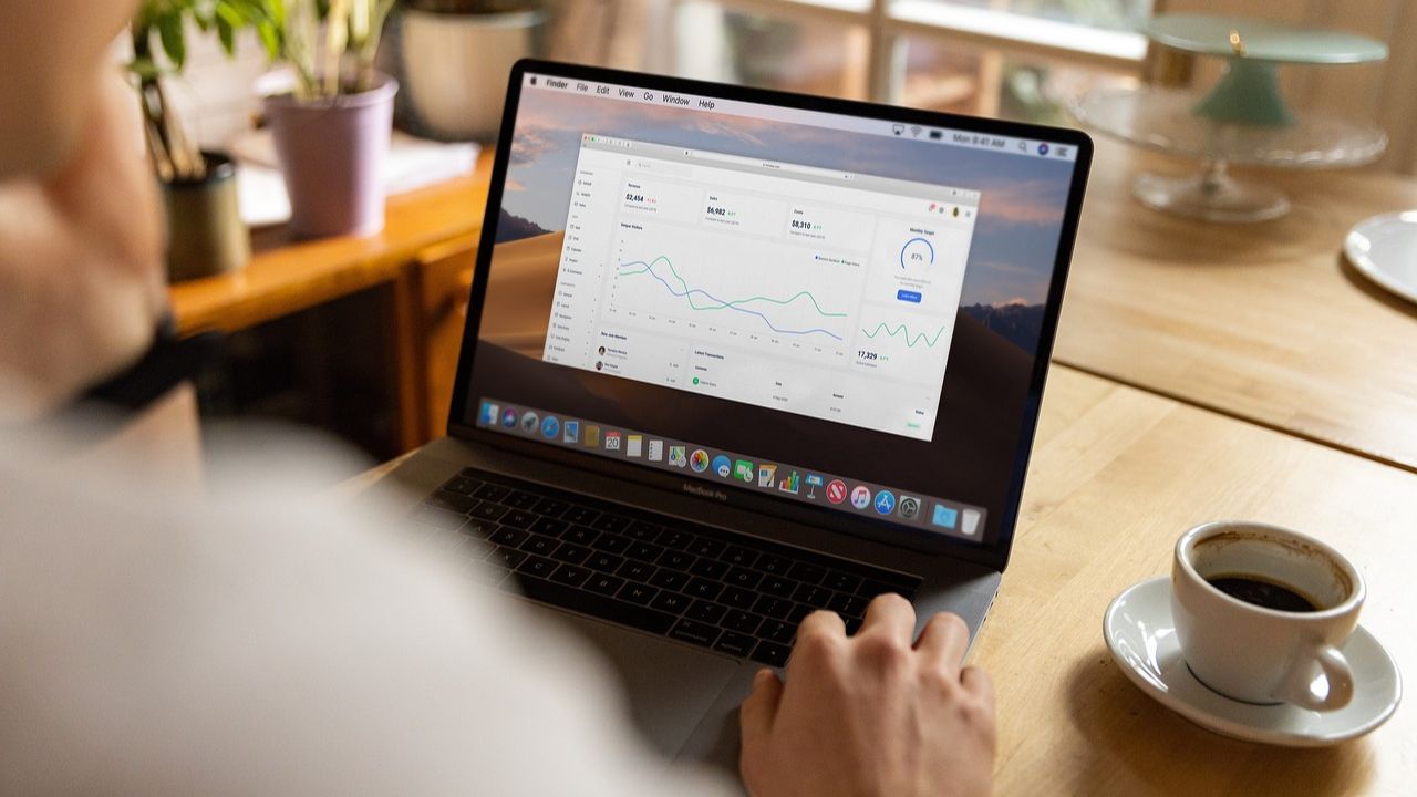 4 profissões remotas internacionais que podem ser feitos apenas com notebook e internet