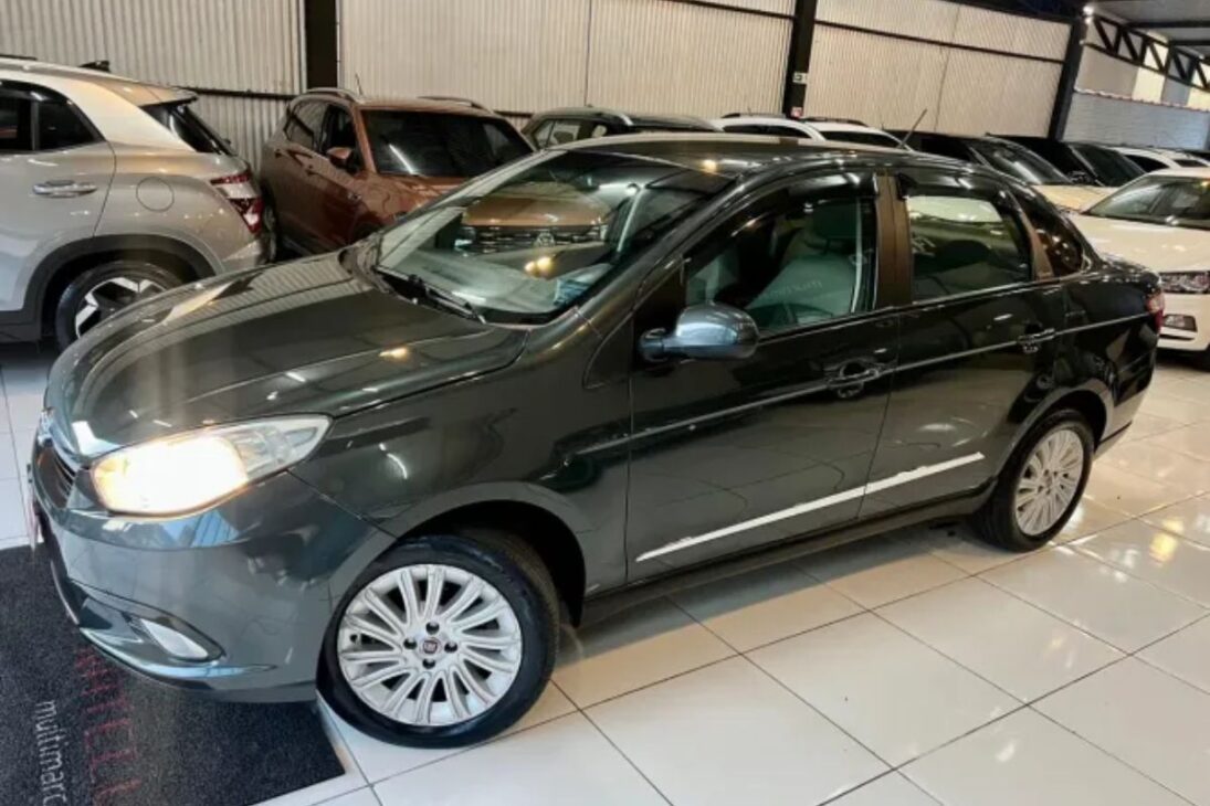 5 carros usados desvalorizados entregam espaço, mecânica simples e equipamentos de carro maior: o barato está na compra e na manutenção, com ressalvas claras de câmbio e elétrica