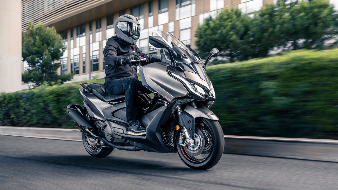 AK550 Premium, a maxi-scooter da Kymco 
