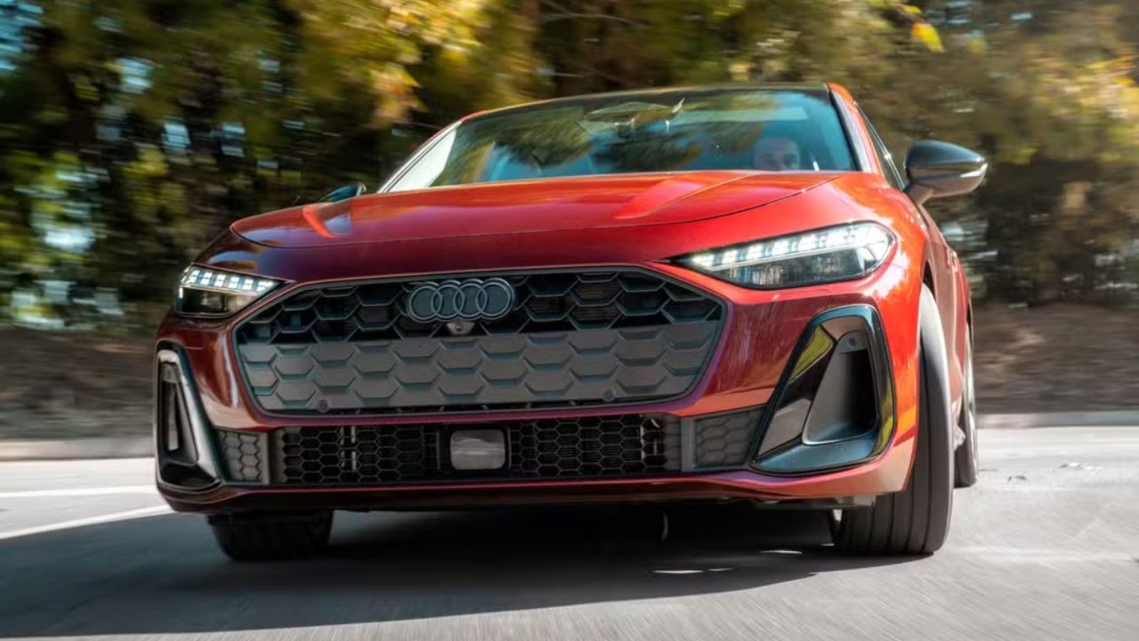 O Audi A5 2026 chega ao Brasil como sedã esportivo de luxo, com 272 cv, design ousado, muita tecnologia e preço competitivo.